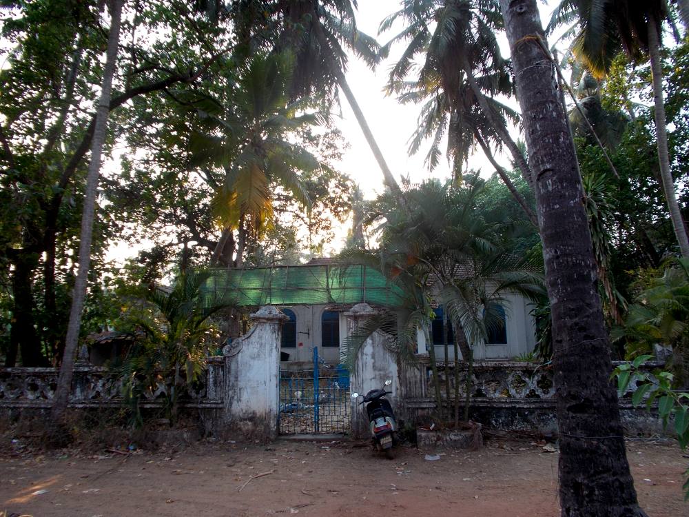 Goa, Candolim, old house. Индия,старый  жилой дом в Кандолиме (северное Гоа).